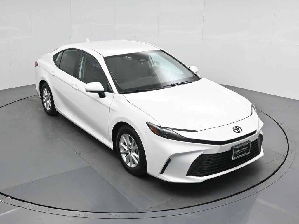 Used 2025 Toyota Camry LE FWD image 32