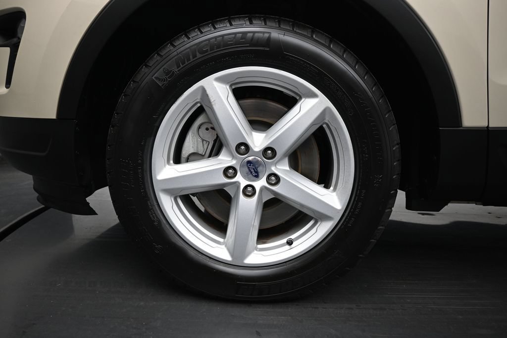 Certified 2018 Ford Explorer XLT w/ Equipment Group 201A FWD image 27
