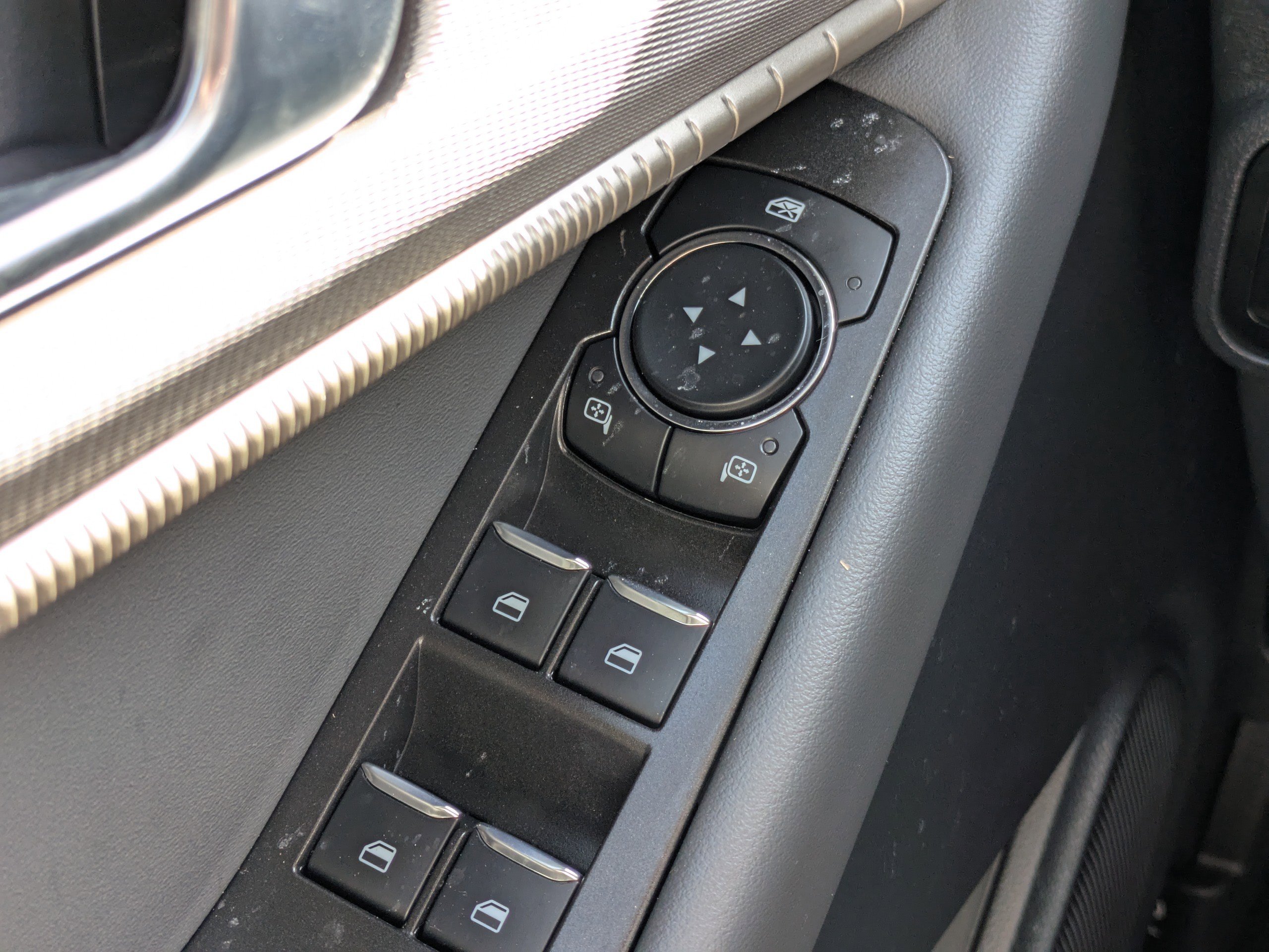 Certified 2025 Ford Explorer Active RWD image 29