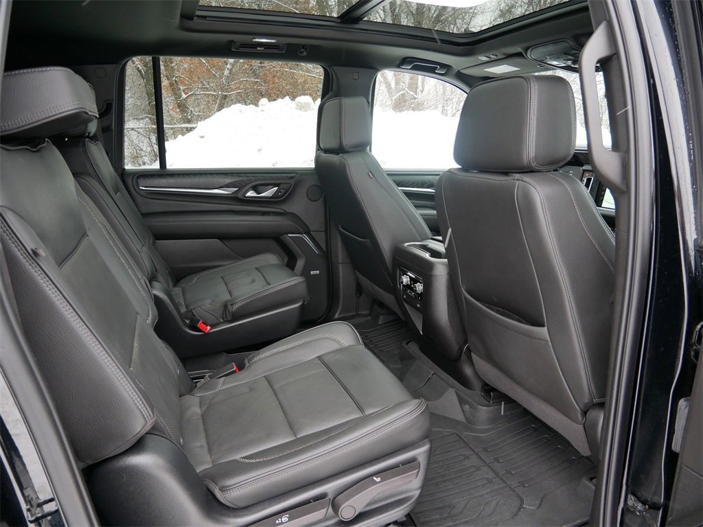 Used 2023 GMC Yukon XL Denali image 9