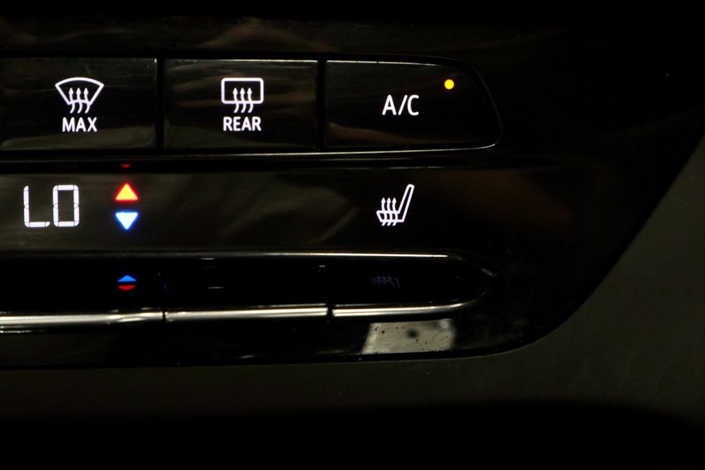 Used 2023 Buick Envision Essence w/ Sport Touring Package AWD/4WD image 3