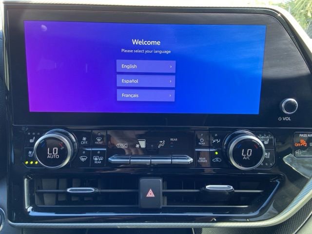 Used 2023 Toyota Highlander Platinum FWD image 25