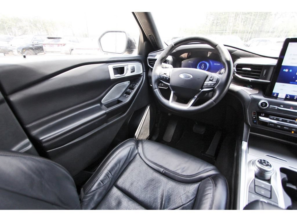 Certified 2020 Ford Explorer Platinum w/ Premium Technology Package AWD/4WD image 12