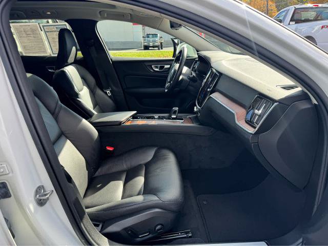 Used 2025 Volvo V60 B5 Cross Country Plus AWD/4WD image 13