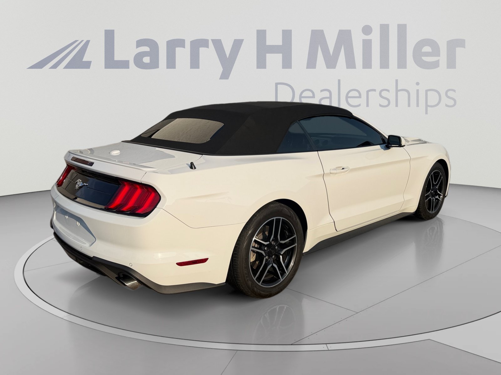 Certified 2022 Ford Mustang Premium RWD image 5