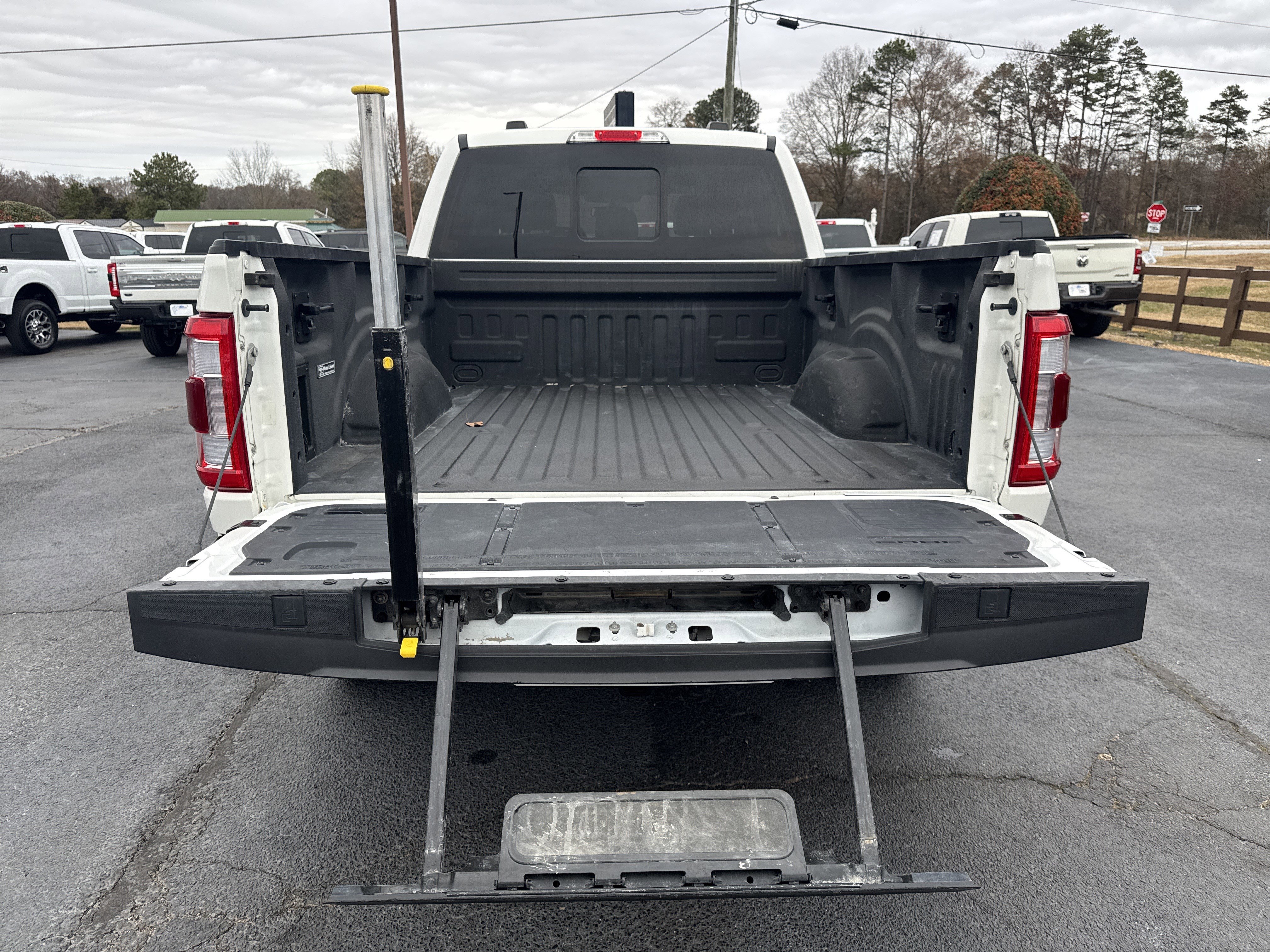 Certified 2022 Ford F150 Lariat w/ Equipment Group 502A High image 21