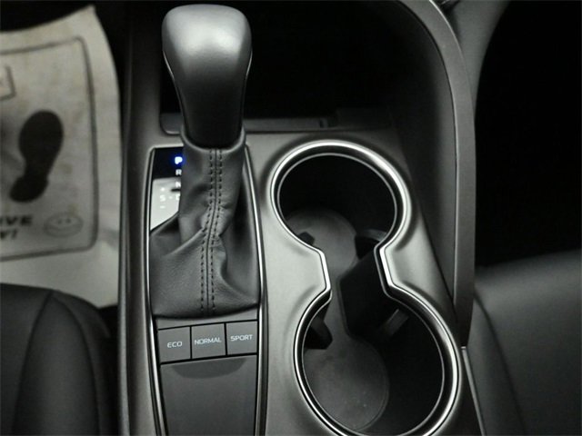 Used 2024 Toyota Camry SE image 18