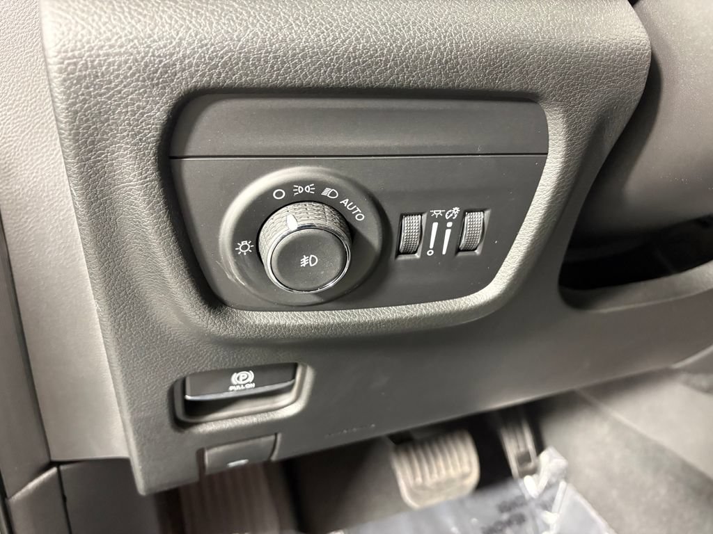 Used 2026 Jeep Grand Cherokee Limited AWD/4WD image 14