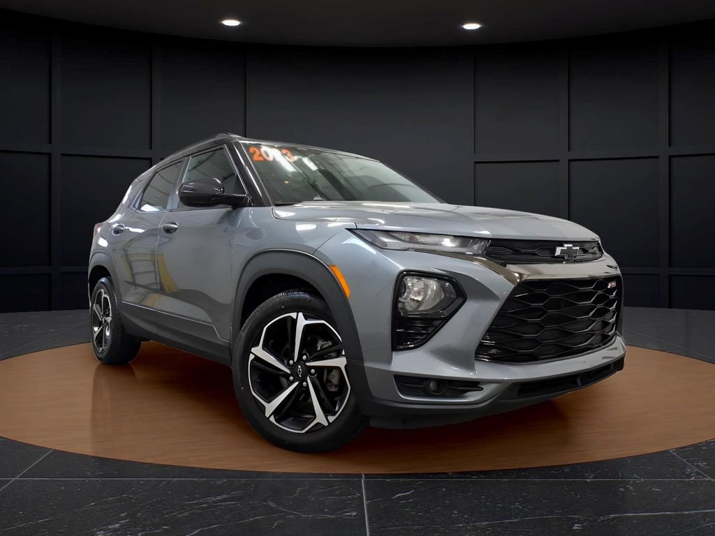 Used 2021 Chevrolet TrailBlazer RS w/ Sun and Liftgate Package FWD image 1
