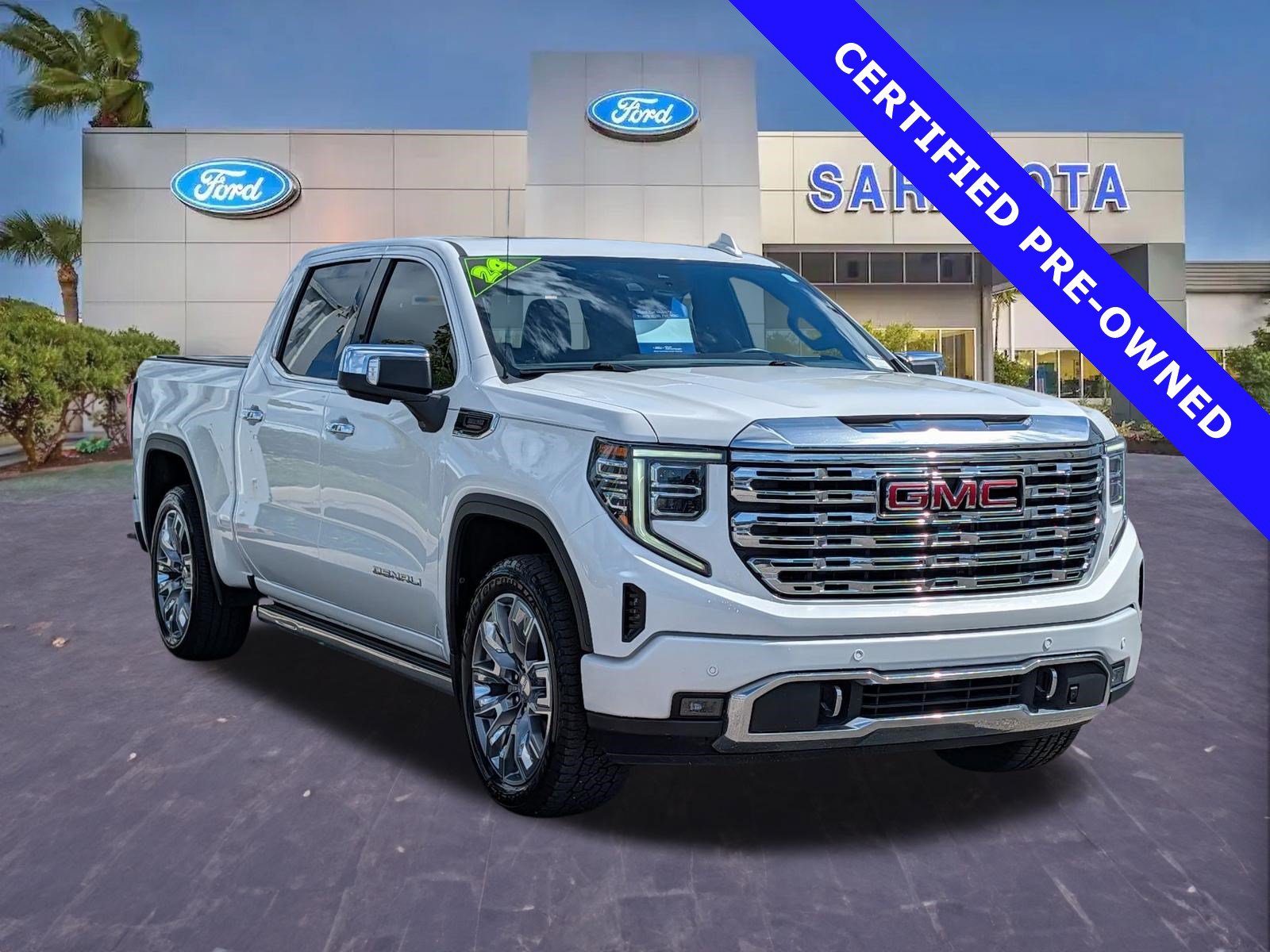 Used 2024 GMC Sierra 1500 Denali w/ Denali Reserve Package AWD/4WD image 1