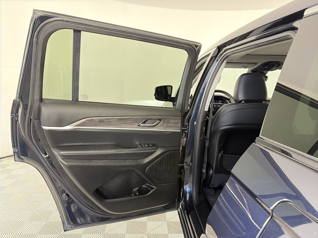 Used 2023 Jeep Grand Cherokee L Limited image 12