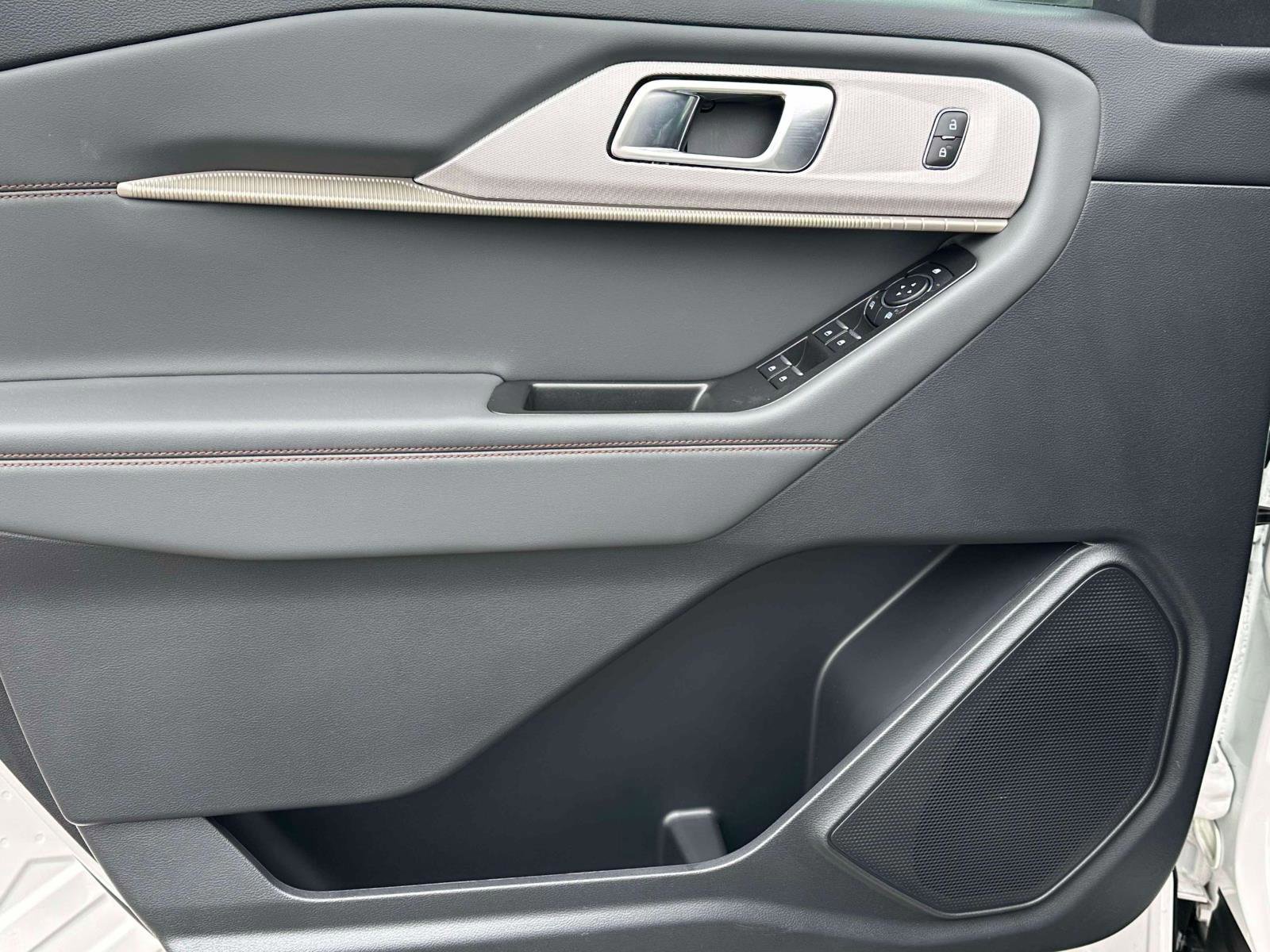 Certified 2025 Ford Explorer Active image 19