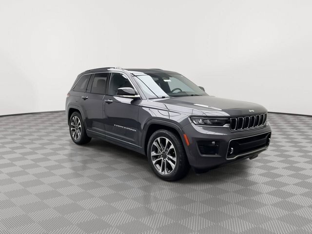 Used 2023 Jeep Grand Cherokee Overland AWD/4WD image 35