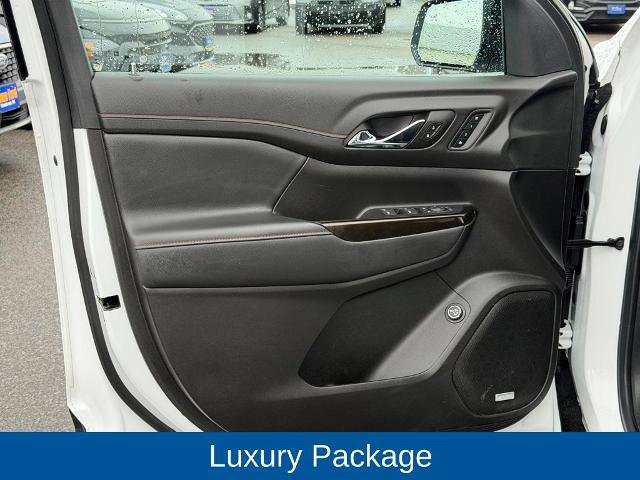 Used 2023 GMC Acadia AT4 w/ Technology Package image 12