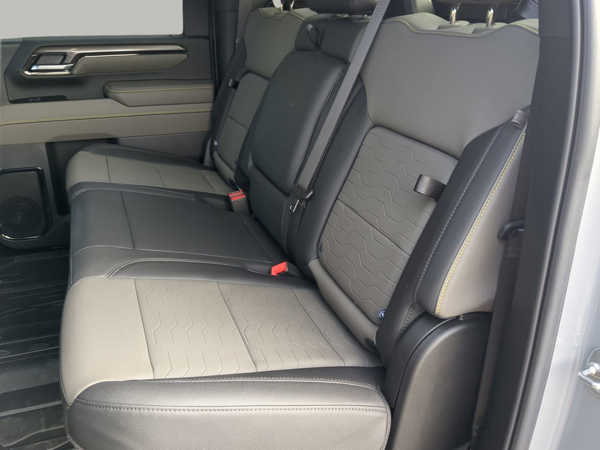 Used 2025 Chevrolet Silverado 2500 ZR2 image 46