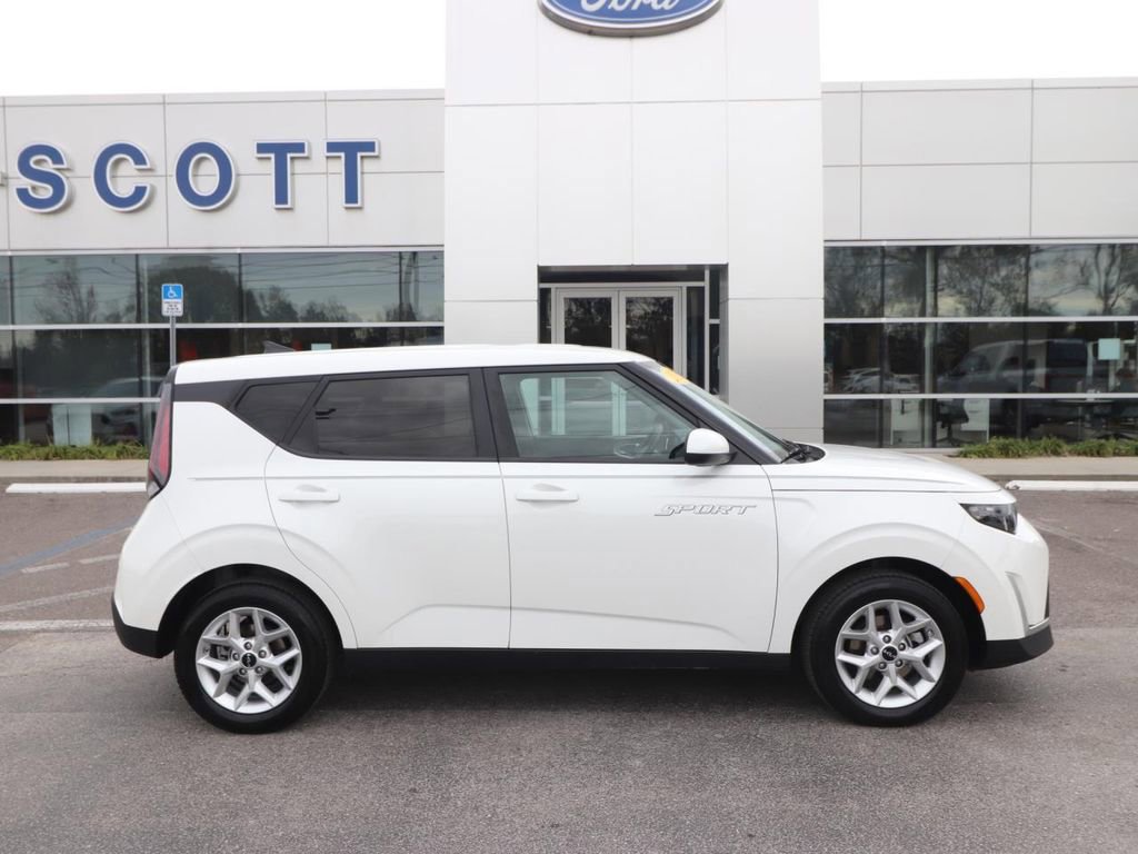 Used 2025 Kia Soul LX w/ LX Technology Package image 6