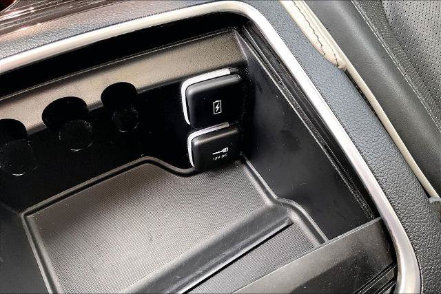Used 2023 Chrysler Pacifica Limited FWD image 33