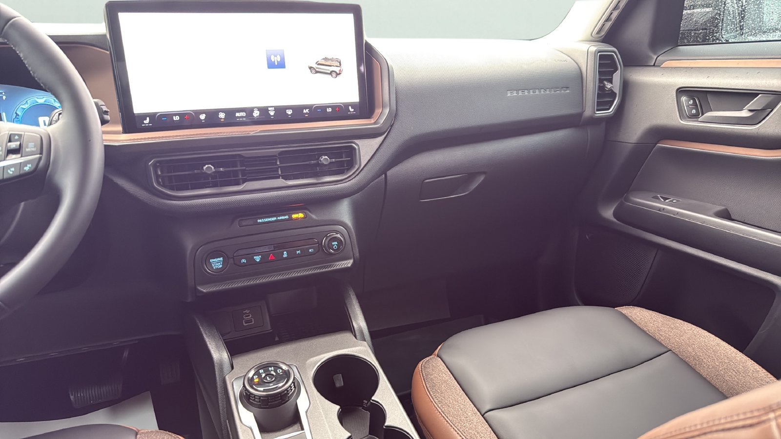 Certified 2025 Ford Bronco Sport Outer Banks w/ Outer Banks Tech Package+ AWD/4WD image 19