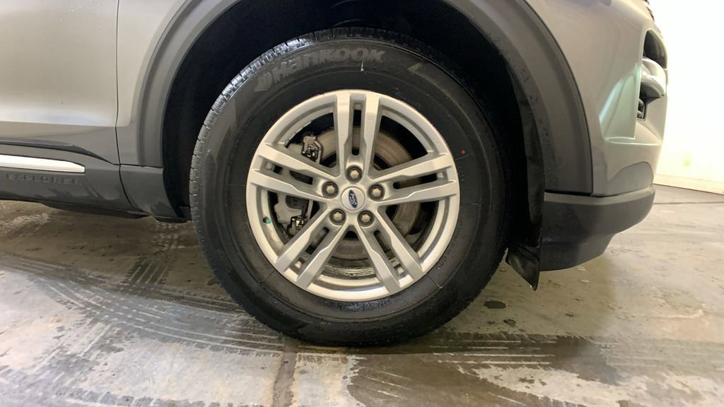 Certified 2022 Ford Explorer XLT w/ Equipment Group 202A image 12