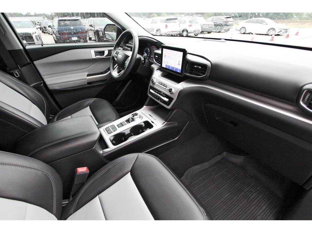 Certified 2023 Ford Explorer XLT w/ Equipment Group 202A RWD image 30