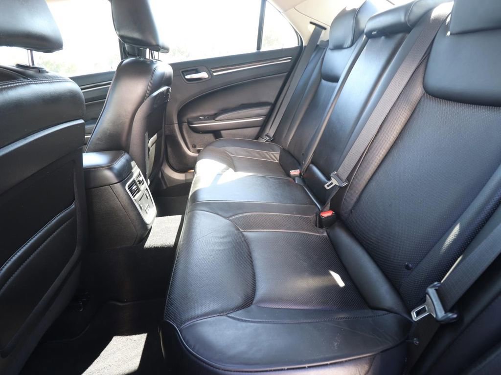 Used 2019 Chrysler 300 Limited image 12