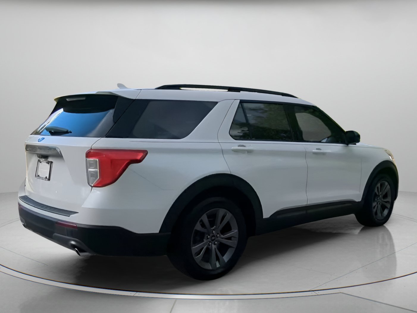 Certified 2022 Ford Explorer XLT w/ Equipment Group 202A RWD image 28