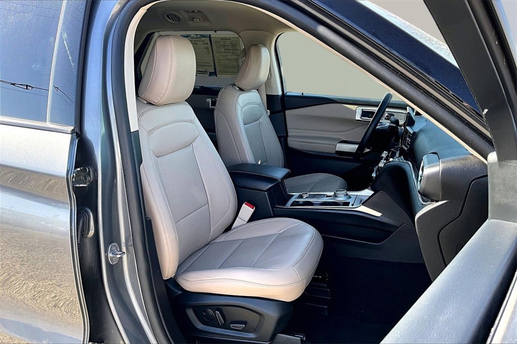 Certified 2023 Ford Explorer Limited w/ Equipment Group 301A image 7