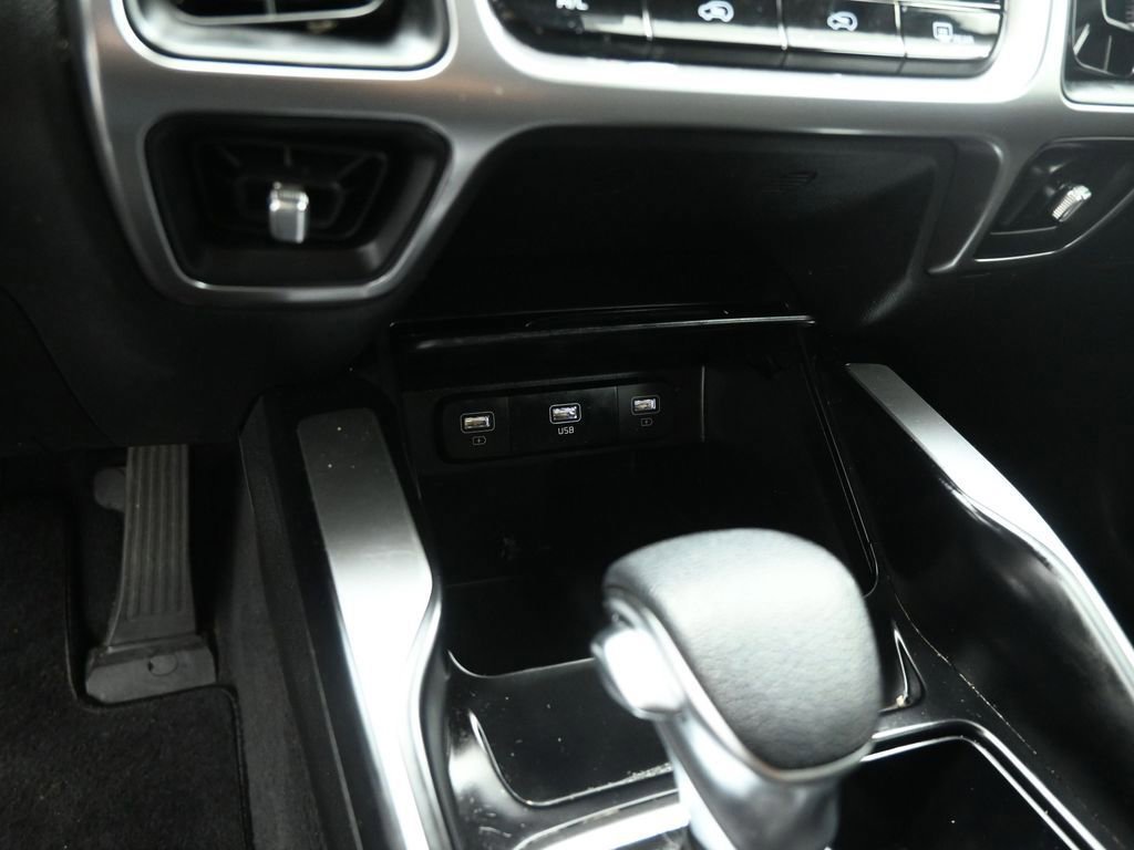 Used 2023 Kia Sorento LX image 45