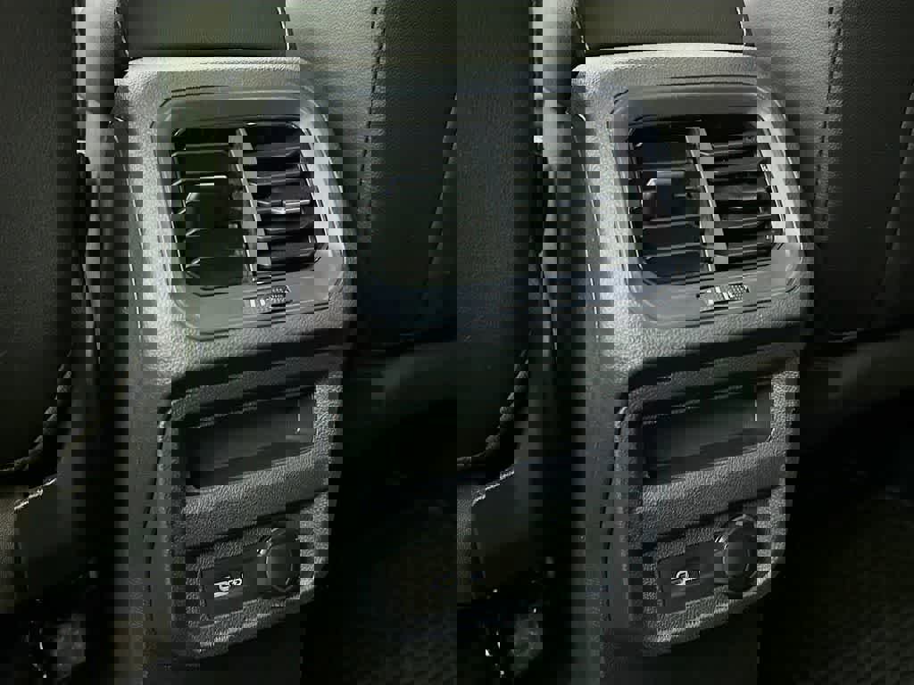 Used 2022 Volkswagen Tiguan SEL R-Line image 16