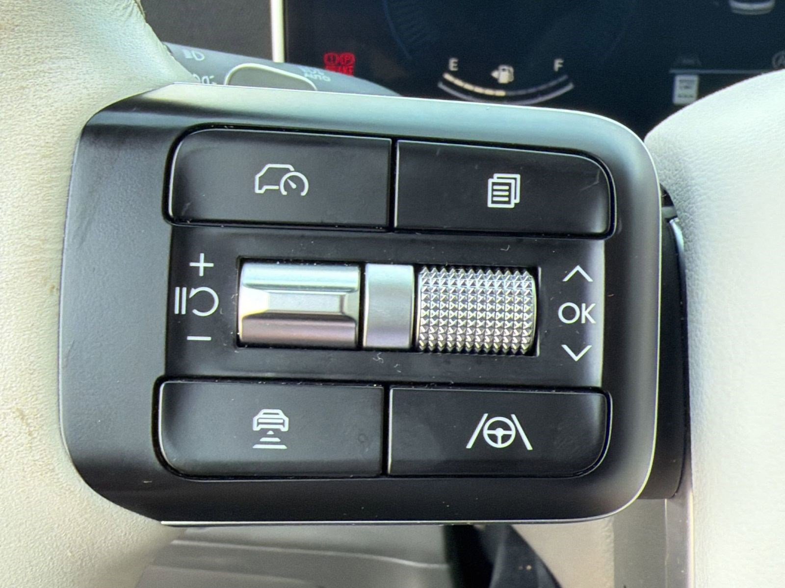 Used 2024 Hyundai Santa Fe SEL FWD image 17
