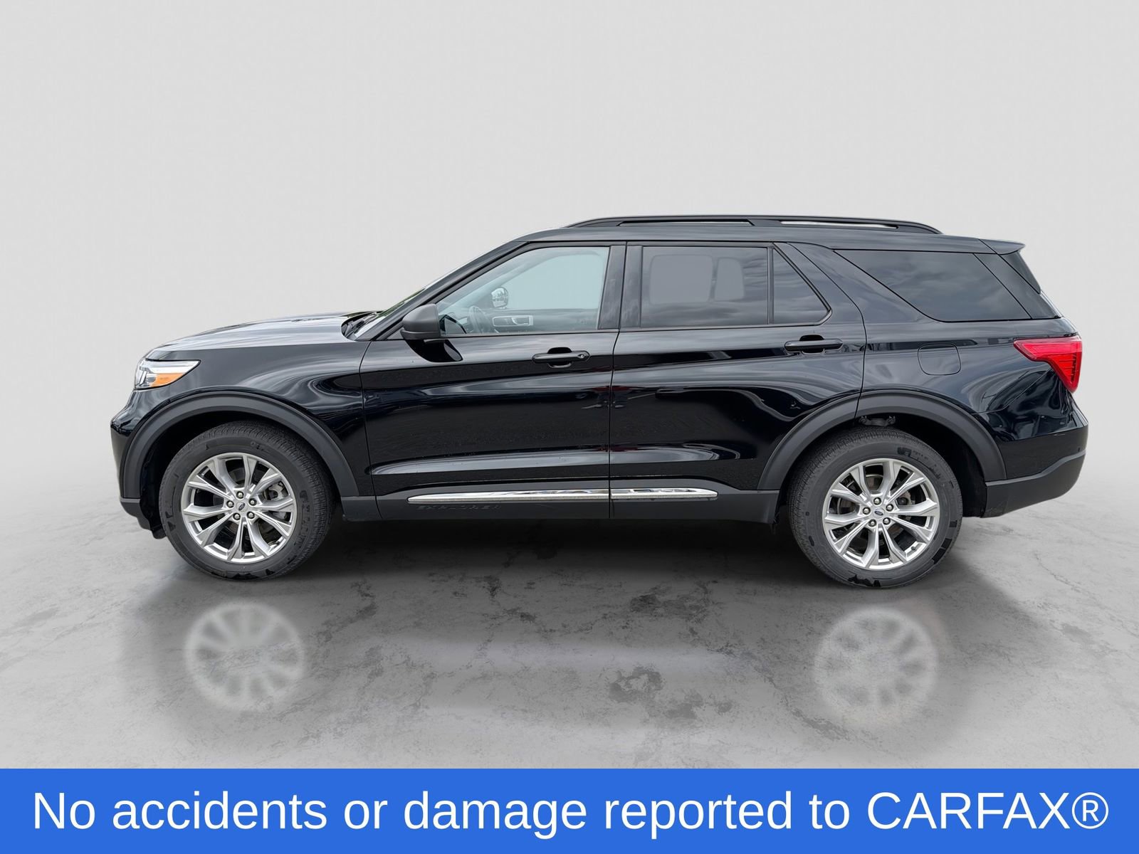 Certified 2024 Ford Explorer XLT w/ Equipment Group 202A AWD/4WD image 3