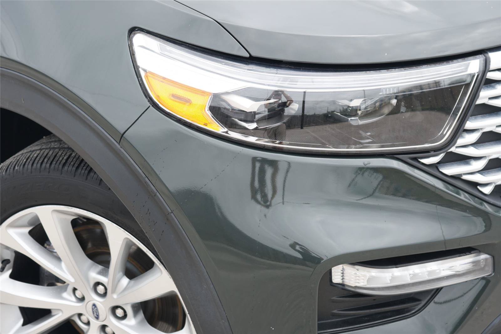 Certified 2022 Ford Explorer Platinum w/ Premium Technology Package AWD/4WD image 3