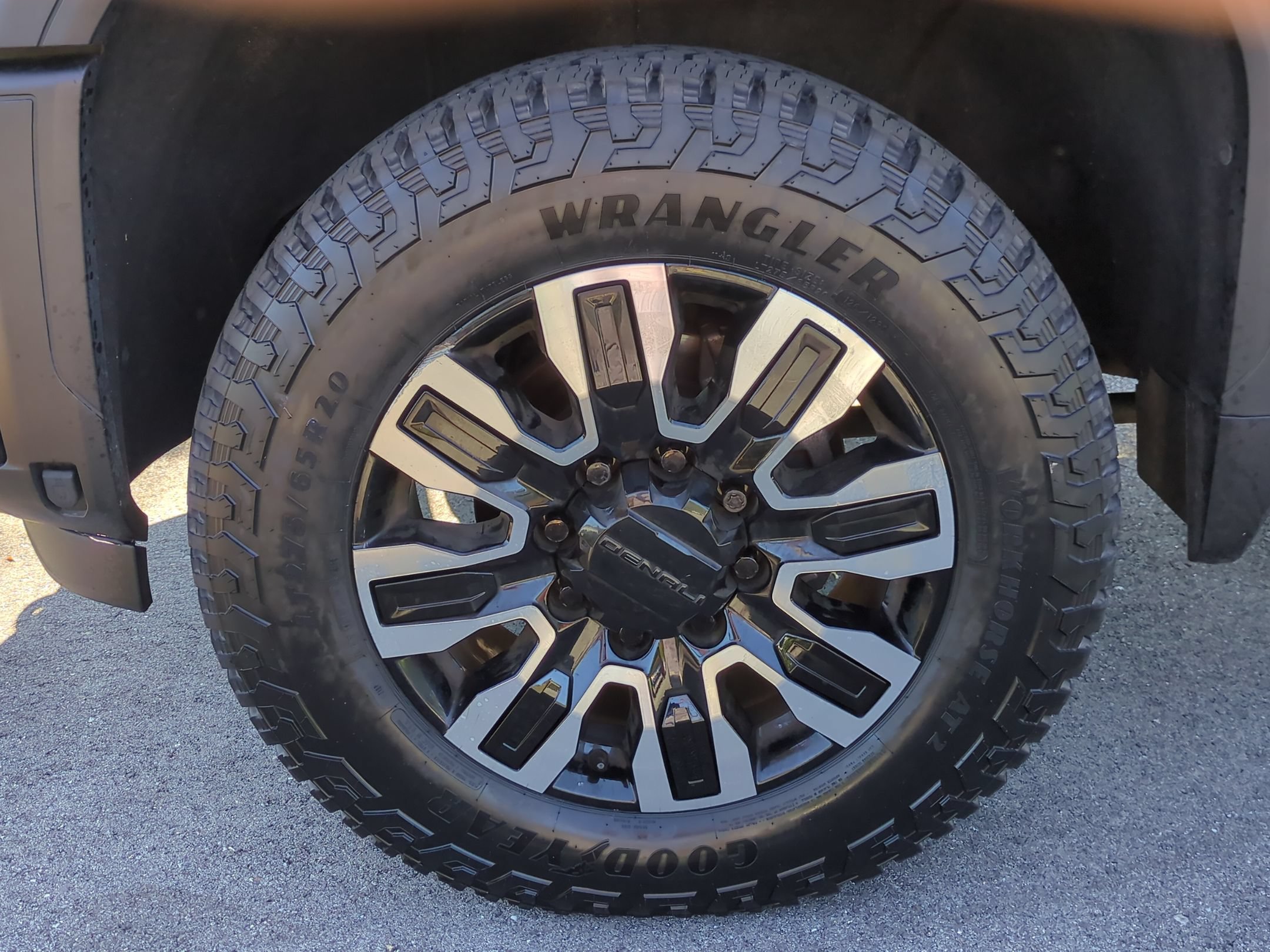 Used 2024 GMC Sierra 2500 Denali Ultimate AWD/4WD image 9