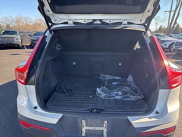 Used 2022 Volvo XC40 T5 R-Design w/ Advanced Package image 22