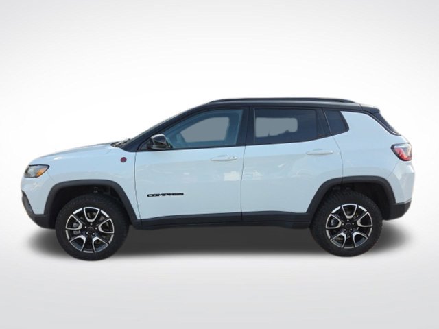 Used 2025 Jeep Compass Trailhawk AWD/4WD image 6