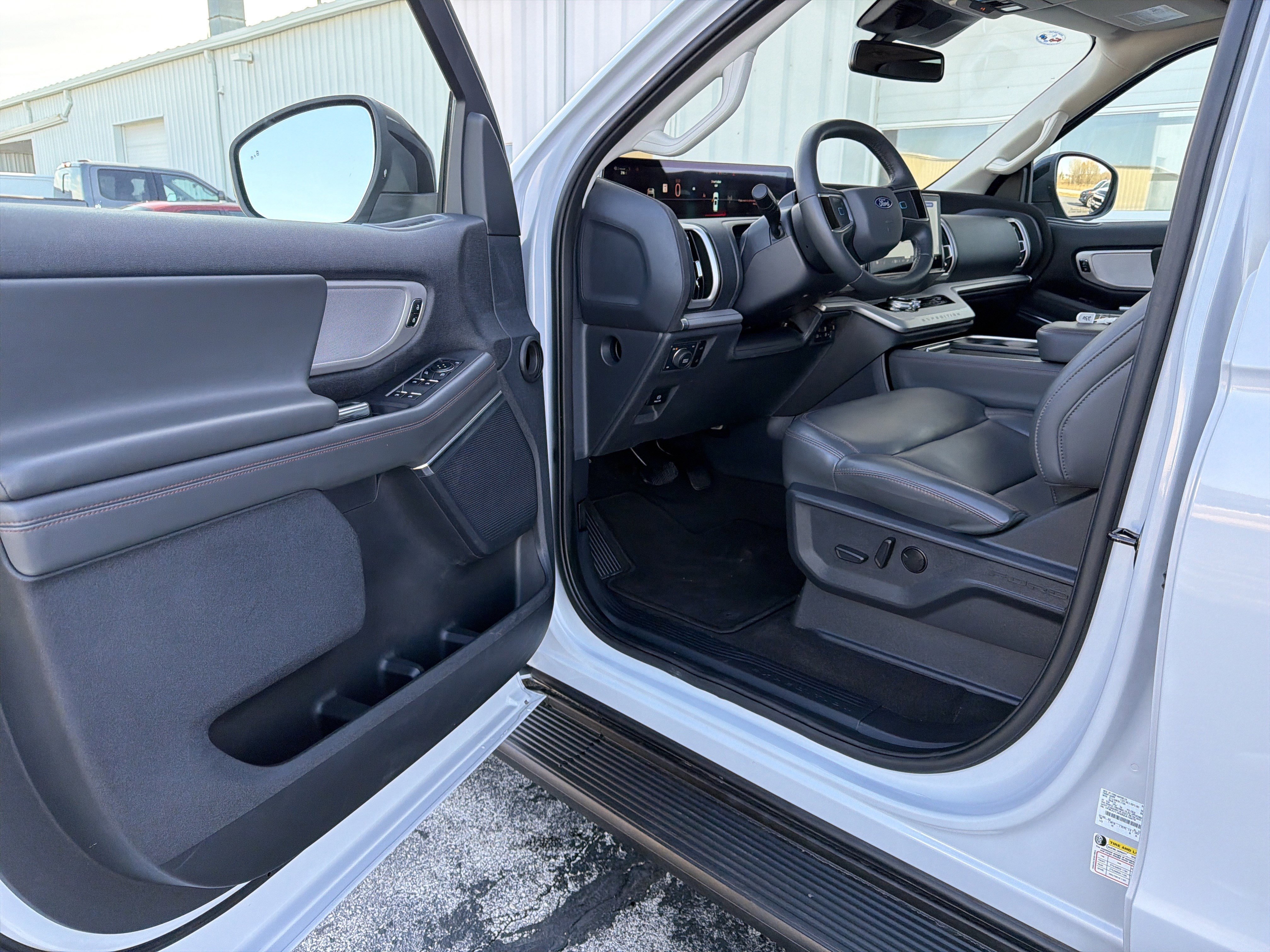 Certified 2025 Ford Expedition Active image 26