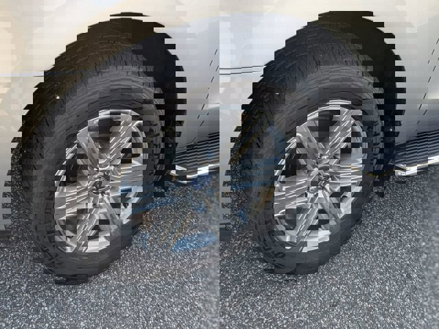 Certified 2023 Ford Expedition XLT image 11