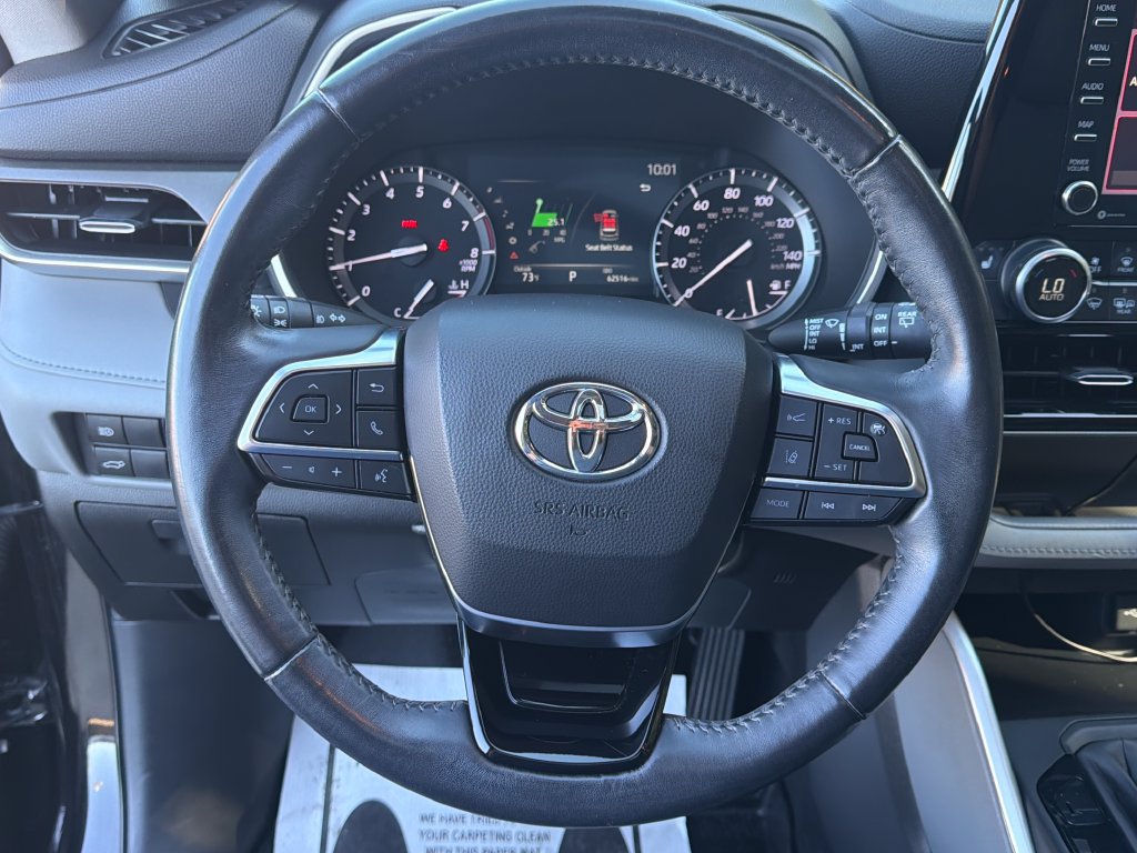 Used 2020 Toyota Highlander XLE FWD image 18