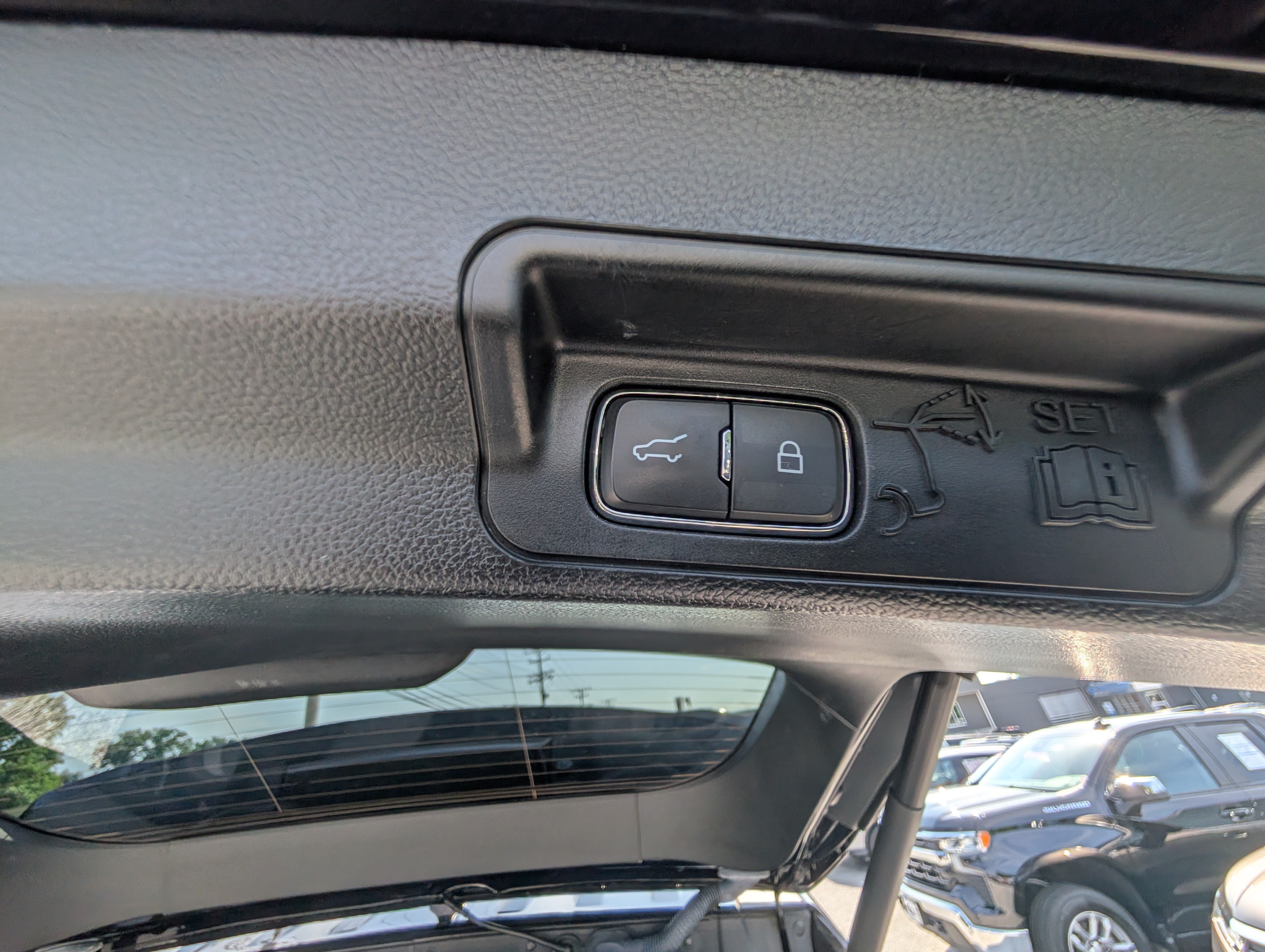 Certified 2022 Ford Explorer Limited w/ Limited Technology Package AWD/4WD image 16