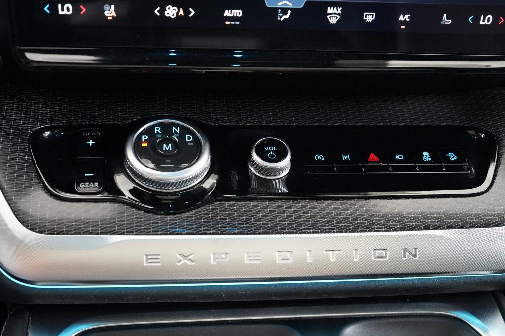 Certified 2025 Ford Expedition Platinum w/ Stealth Performance Package AWD/4WD image 28