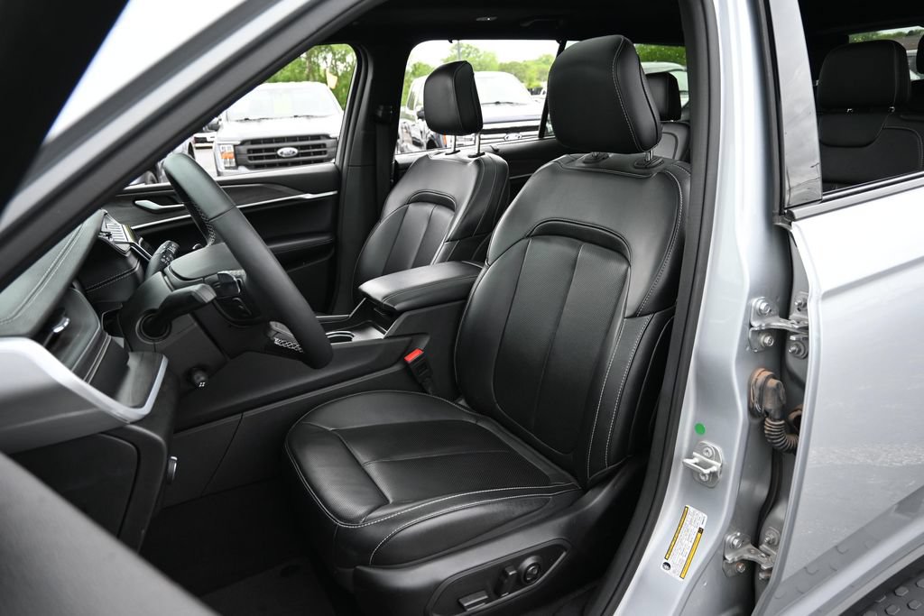 Used 2024 Jeep Grand Cherokee L Limited w/ Luxury Tech Group II AWD/4WD image 21