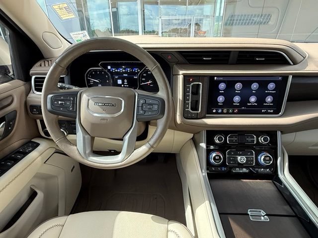 Used 2021 GMC Yukon XL Denali w/ Denali Premium Package RWD image 24