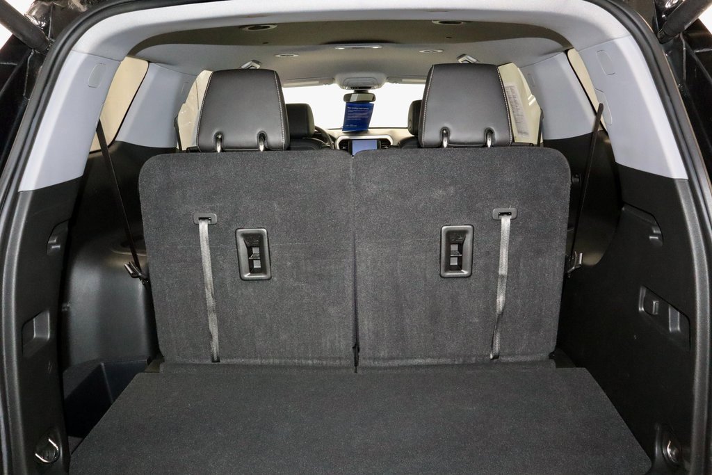 Used 2023 GMC Acadia SLT w/ LPO, Floor Liner Package image 16