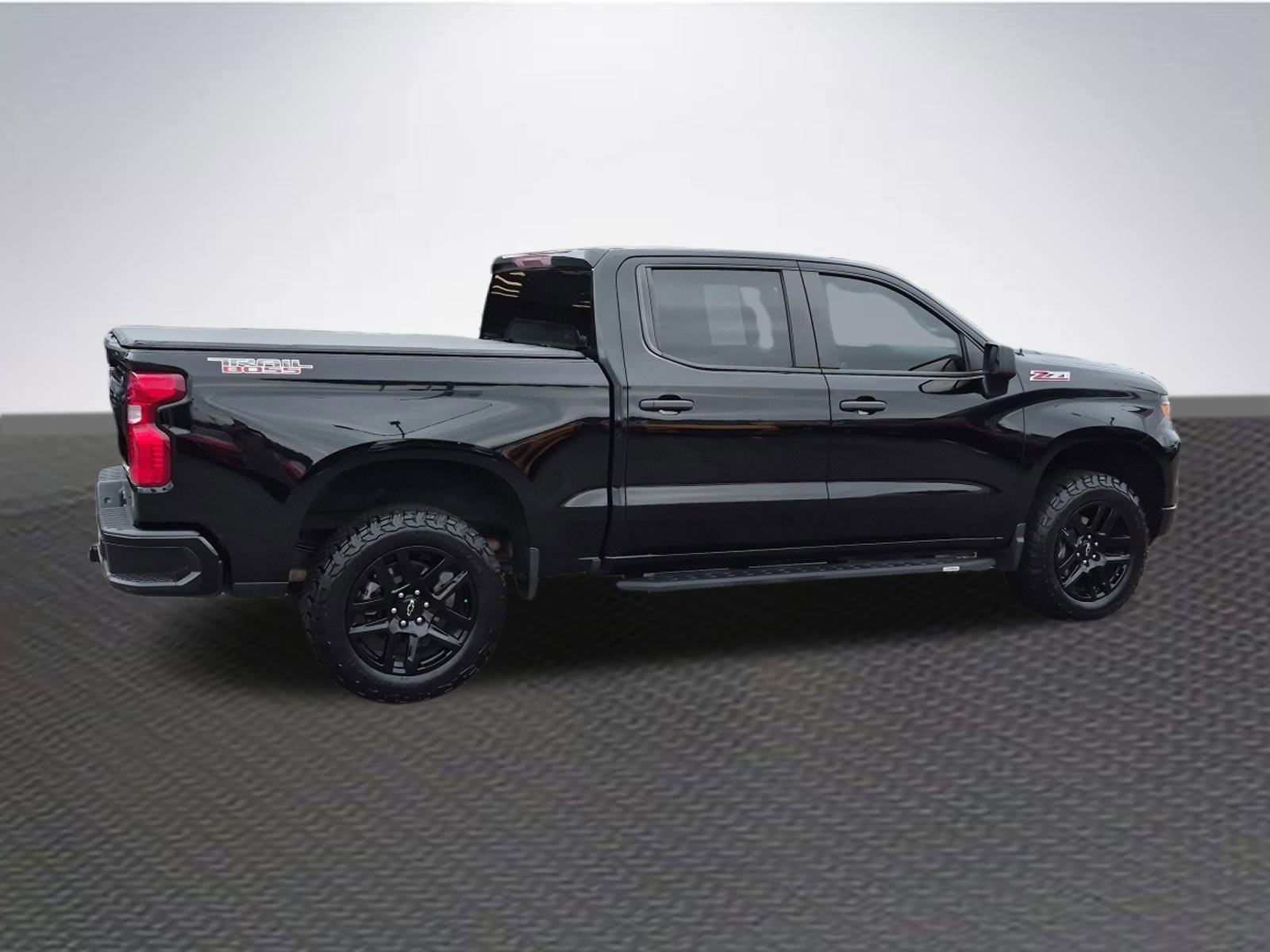 Used 2024 Chevrolet Silverado 1500 Custom Trail Boss w/ LPO, Dark Essentials Package image 4