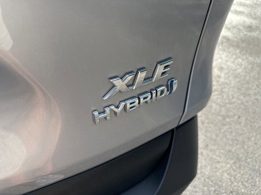 Used 2024 Toyota RAV4 XLE AWD/4WD image 10