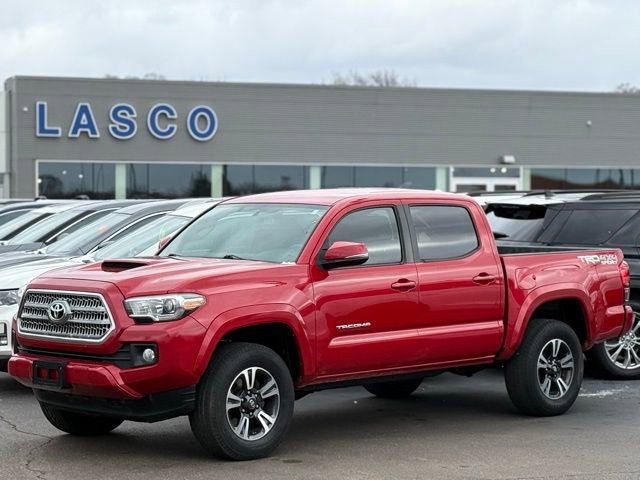 Used 2016 Toyota Tacoma SR image 1