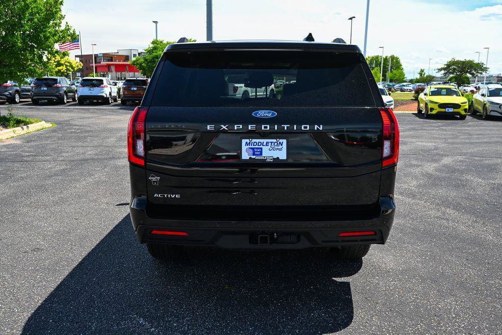 Certified 2025 Ford Expedition Active AWD/4WD image 6