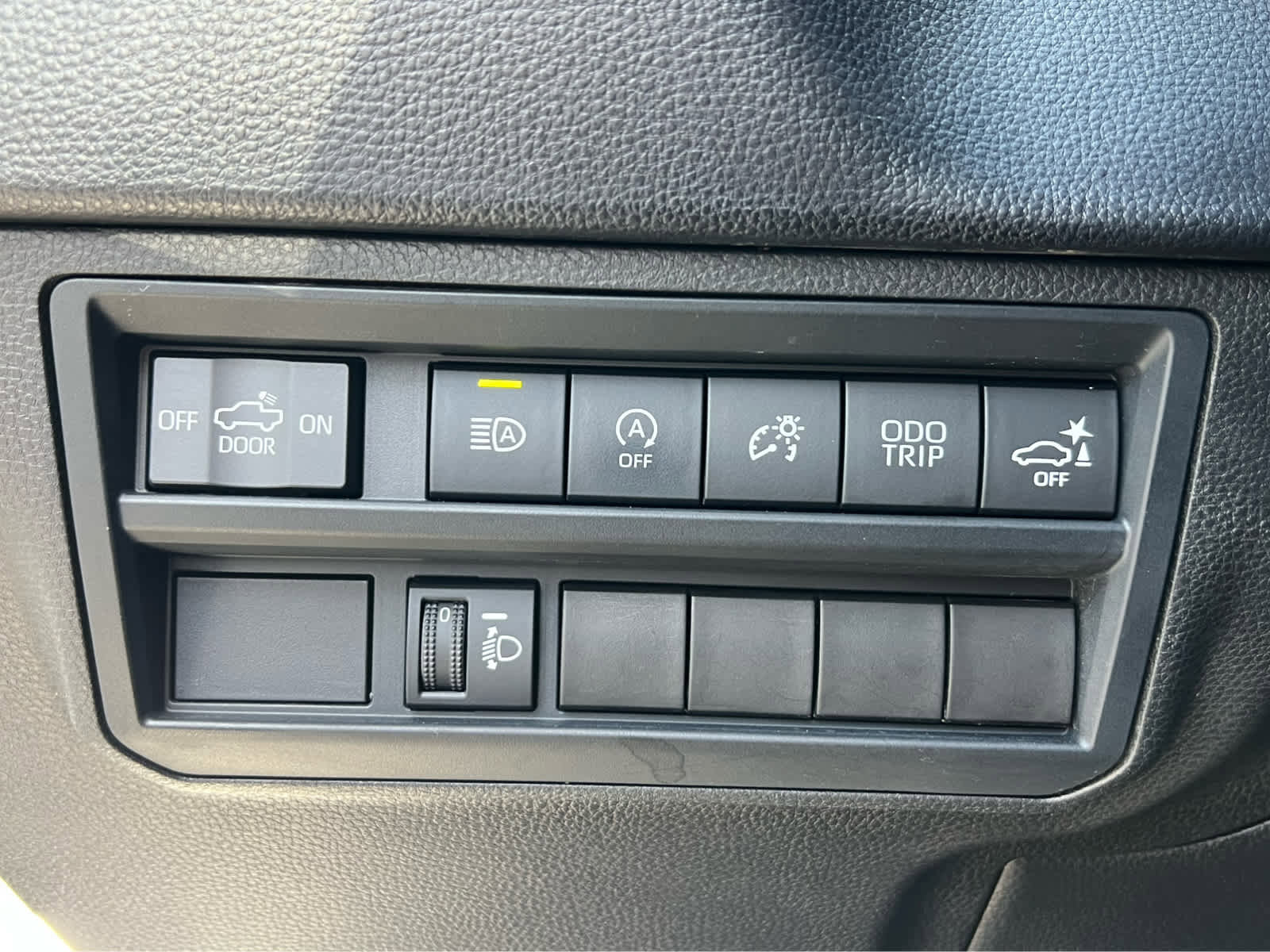 Used 2022 Toyota Tundra SR5 w/ SR5 Convenience Package image 32