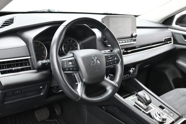 Used 2024 Mitsubishi Outlander SE AWD/4WD image 15