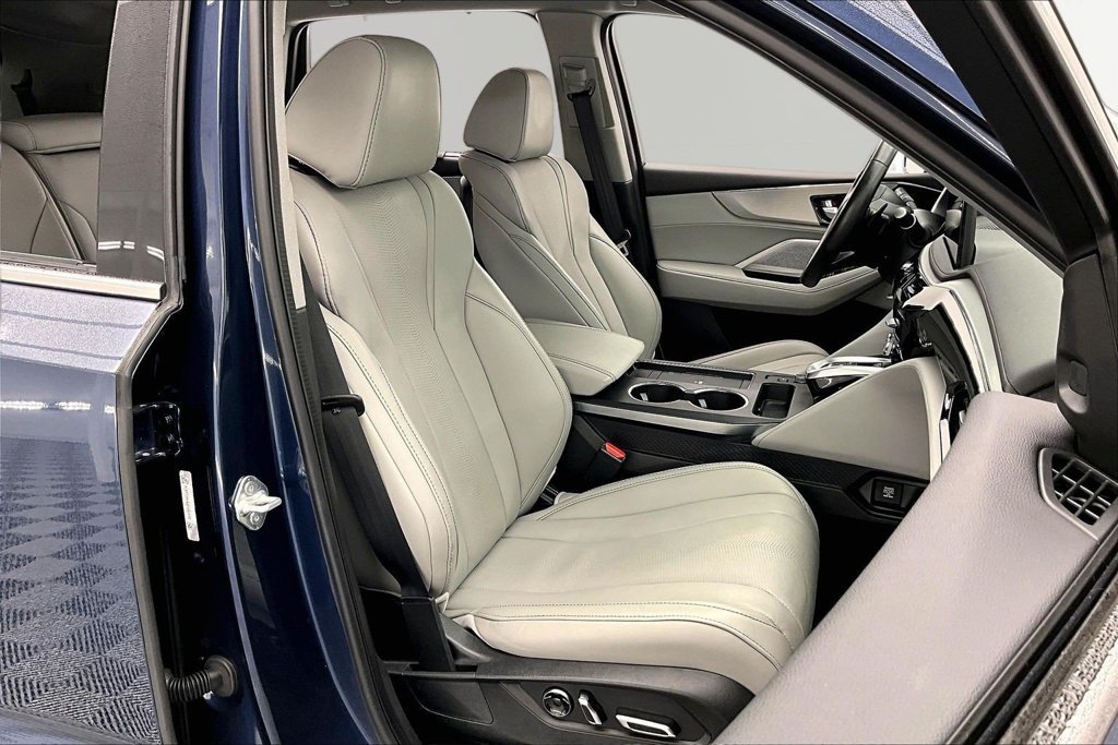 Used 2025 Acura MDX w/ Technology Package FWD image 7